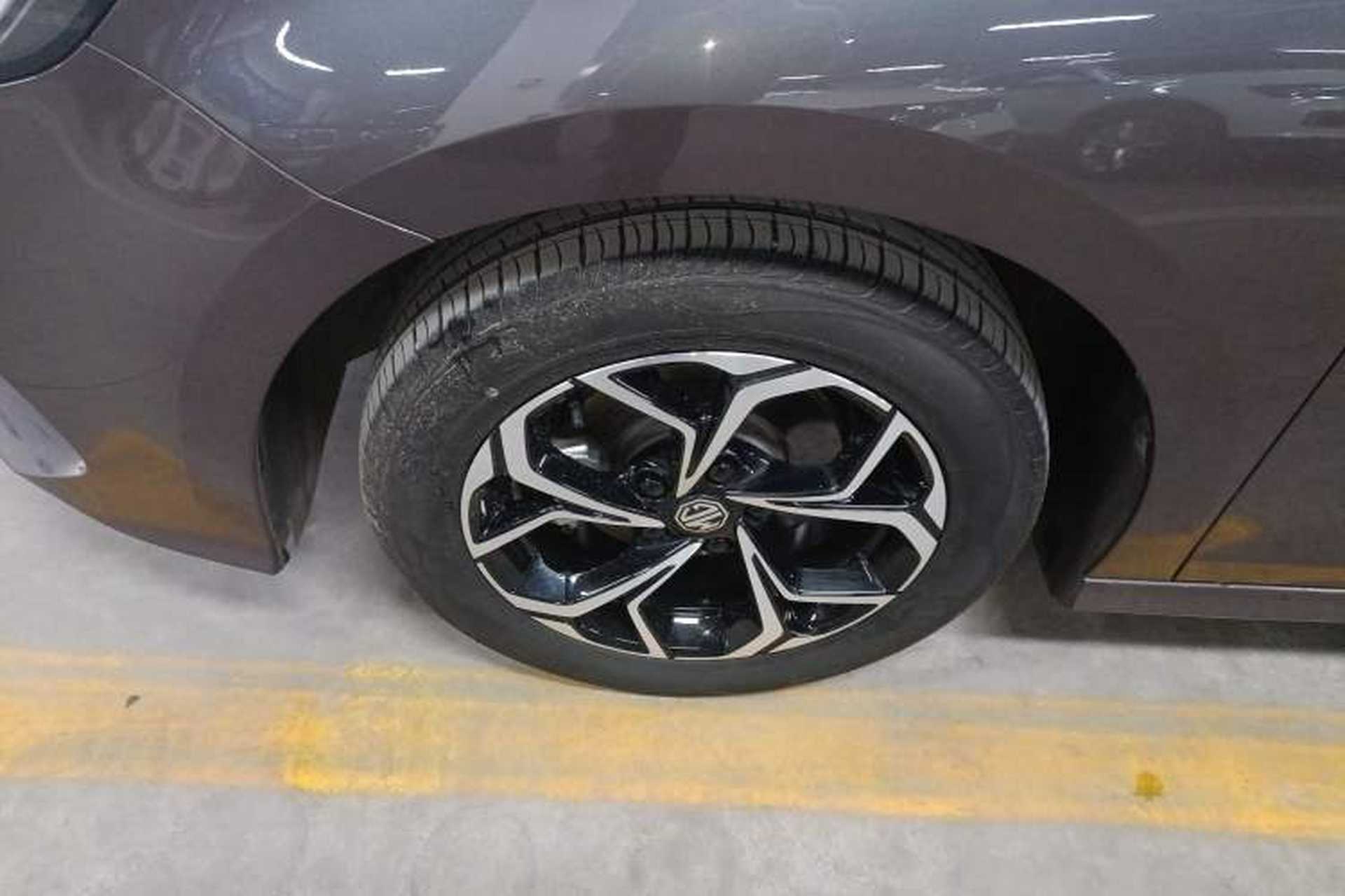 Used MG 5 2023 180 DVVT CVT Luxury Edition Exterior 4