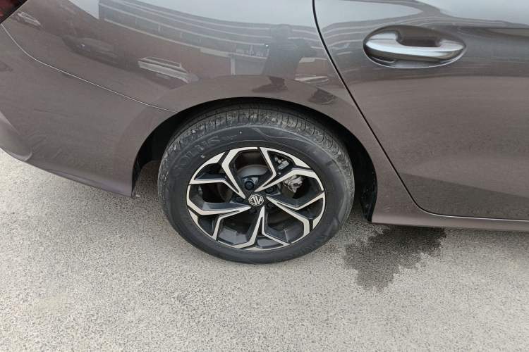 Used MG 5 2023 180 DVVT CVT Luxury Edition Exterior 5