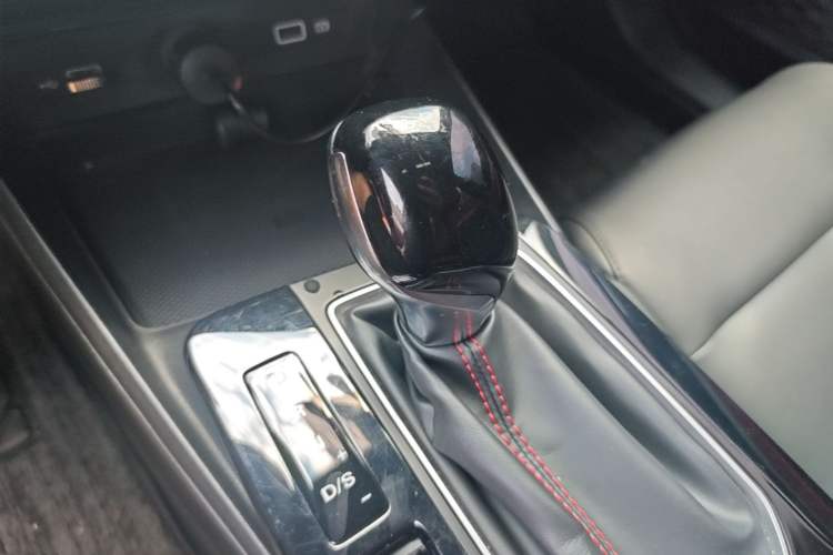 Used MG 5 2023 180 DVVT CVT Luxury Edition Gear Lever