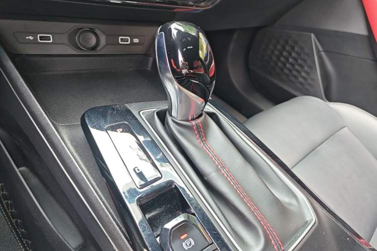 Used MG 5 2023 180 DVVT CVT Luxury Edition Gear Lever