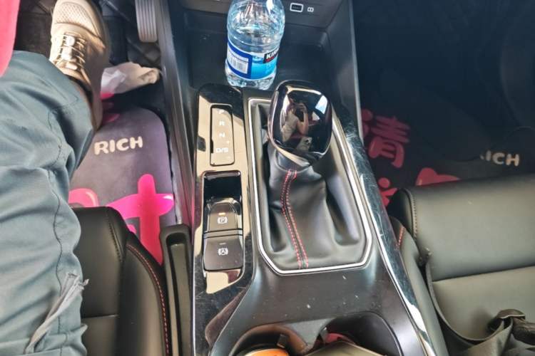 Used MG 5 2023 180 DVVT CVT Luxury Edition Gear Lever