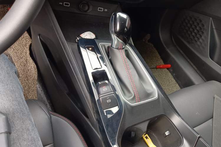 Used MG 5 2023 180 DVVT CVT Luxury Edition Gear Lever