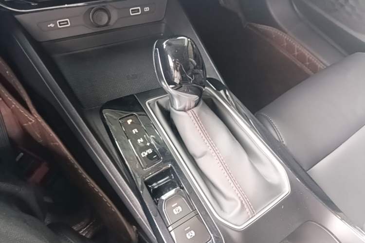 Used MG 5 2023 180 DVVT CVT Luxury Edition Gear Lever