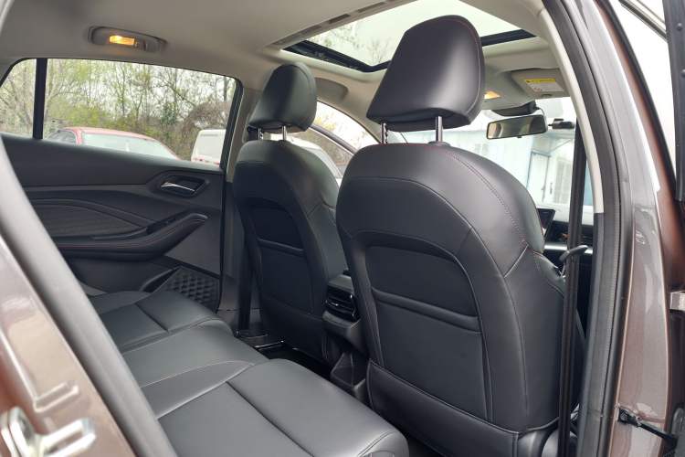 Used MG 5 2023 180 DVVT CVT Luxury Edition Headliner