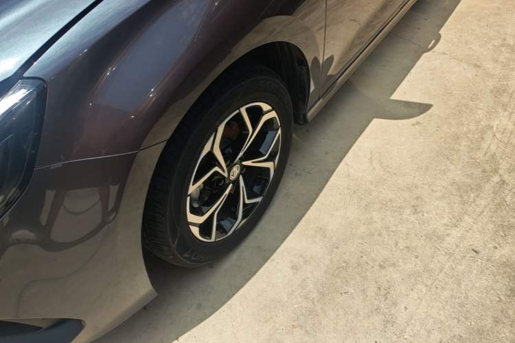 Used MG 5 2023 180 DVVT CVT Luxury Edition Left Front Wheel Hub