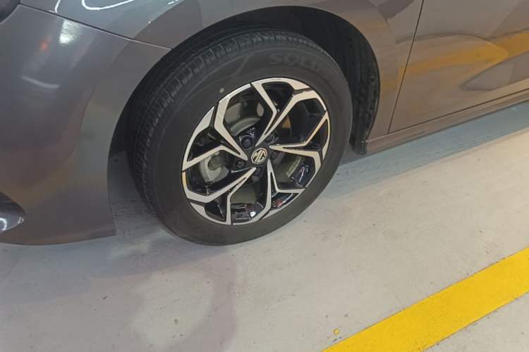 Used MG 5 2023 180 DVVT CVT Luxury Edition Left Front Wheel Hub