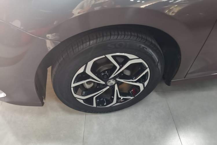 Used MG 5 2023 180 DVVT CVT Luxury Edition Left Front Wheel Hub