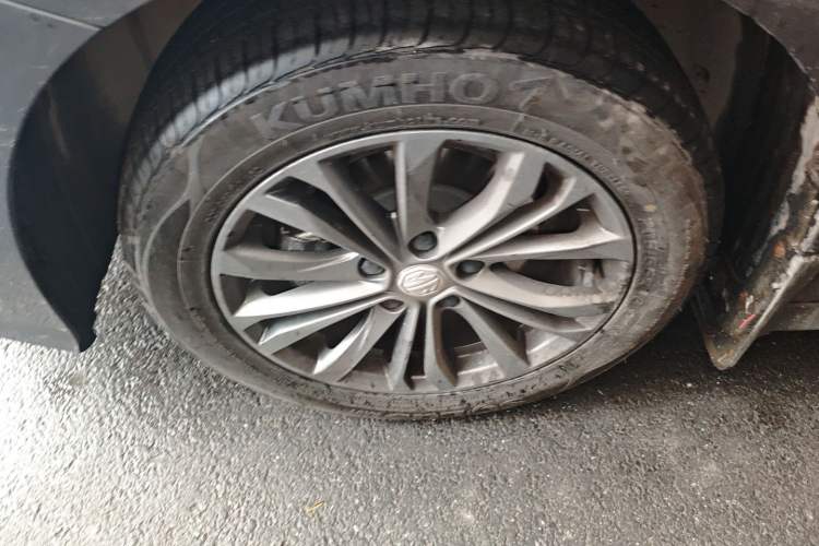 Used MG 5 2023 Facelift Model 180DVVT Manual Fashion Edition Left Front Wheel Hub