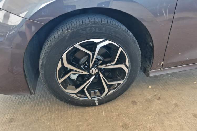 Used MG 5 2023 180 DVVT CVT Luxury Edition Left Front Wheel Hub