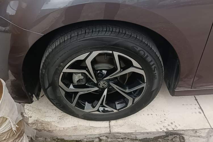 Used MG 5 2023 180 DVVT CVT Luxury Edition Left Front Wheel Hub