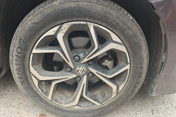 Used MG 5 2023 180 DVVT CVT Luxury Edition Right Front Wheel Hub