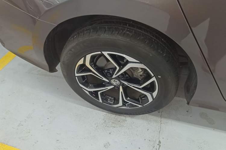 Used MG 5 2023 180 DVVT CVT Luxury Edition Right Rear Wheel Hub