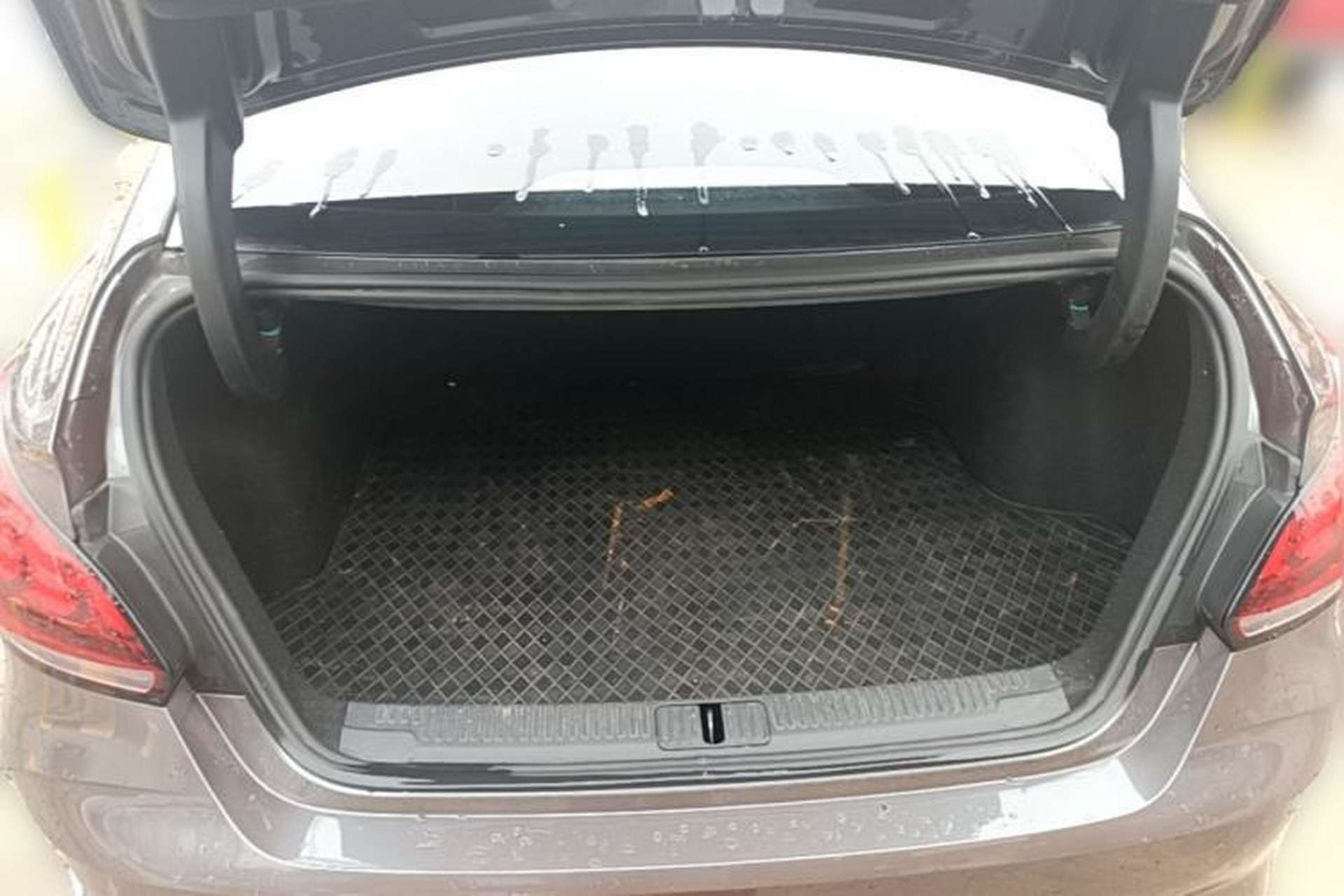 Used MG 5 2023 180 DVVT CVT Luxury Edition Trunk