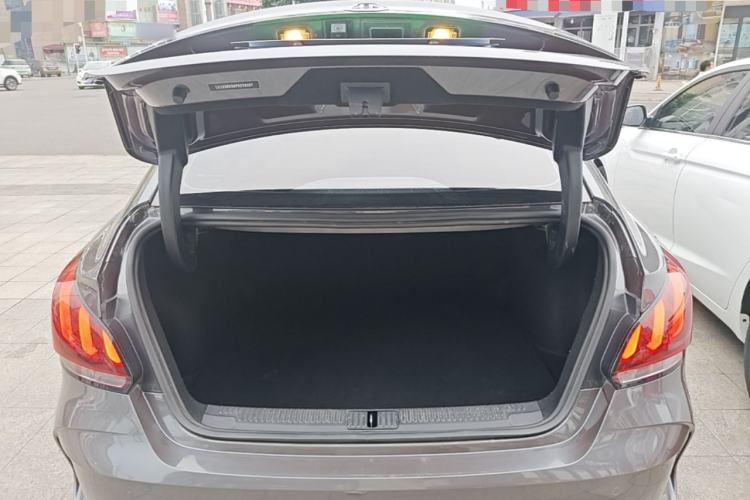 Used MG 5 2023 180 DVVT Manual Fashion Edition Trunk