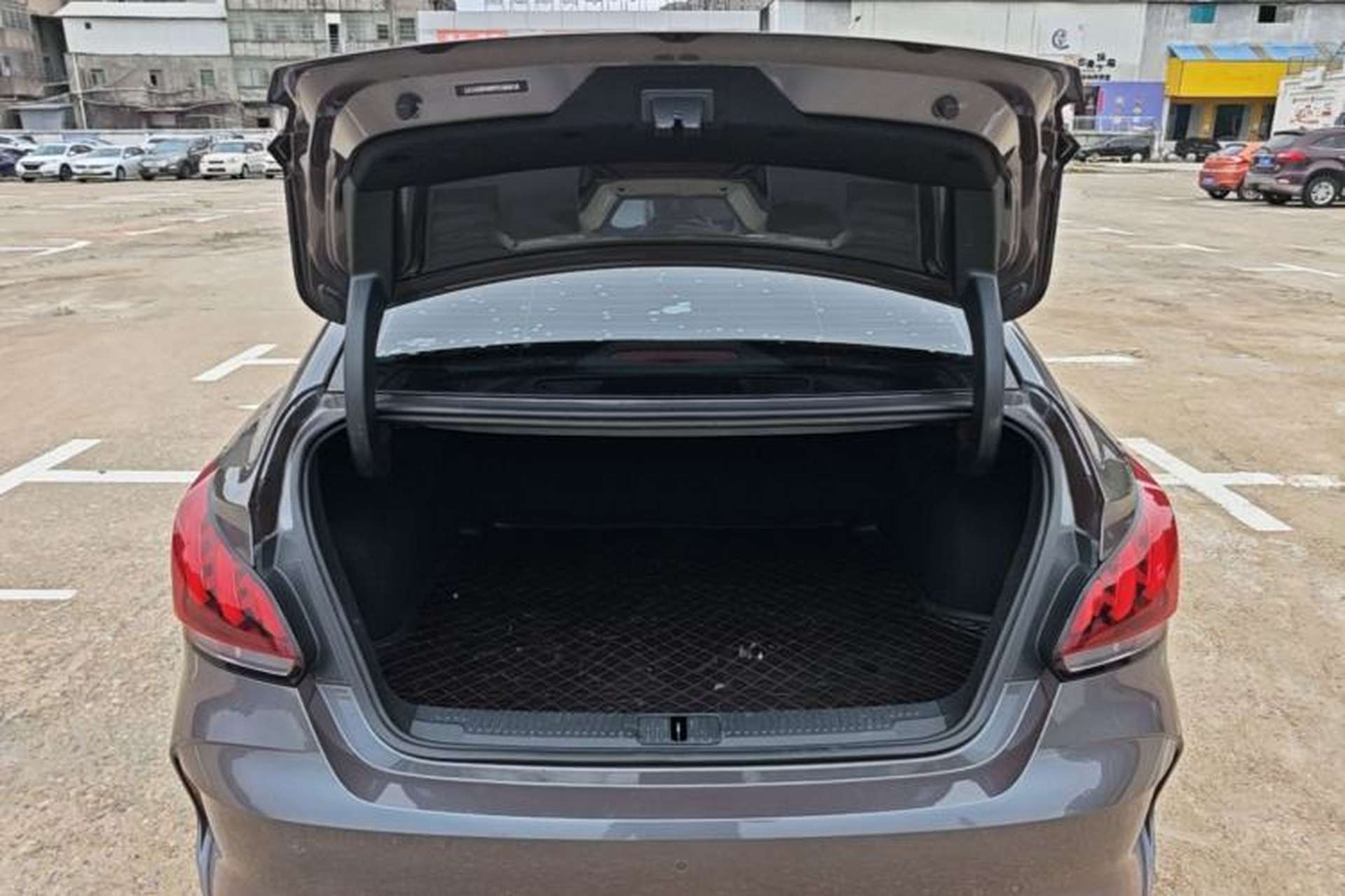 Used MG 5 2023 180 DVVT CVT Luxury Edition Trunk