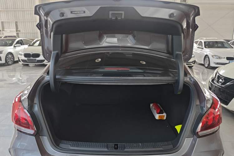 Used MG 5 2023 180 DVVT Manual Fashion Edition Trunk