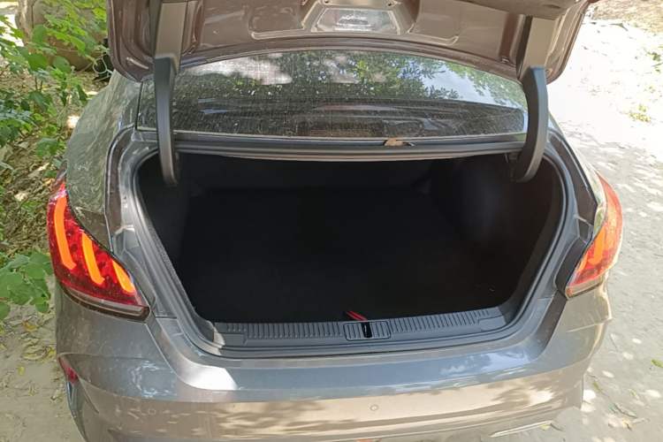 Used MG 5 2023 180 DVVT CVT Luxury Edition Trunk