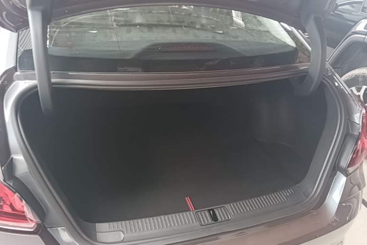 Used MG 5 2023 180 DVVT CVT Luxury Edition Trunk