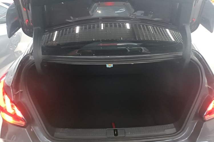 Used MG 5 2023 180 DVVT CVT Luxury Edition Trunk