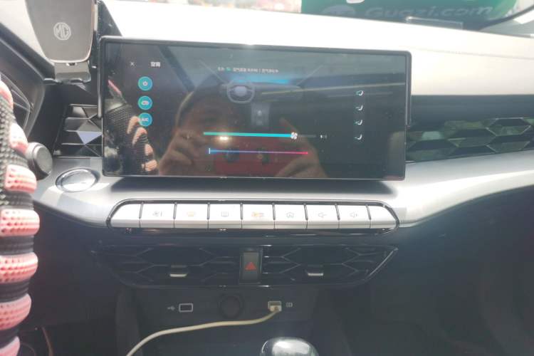 Used MG 5 2023 180 DVVT CVT Luxury Edition Audio And AC Panel