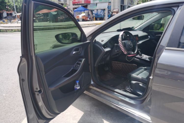 Used MG 5 2023 180 DVVT CVT Luxury Edition Driver Seat
