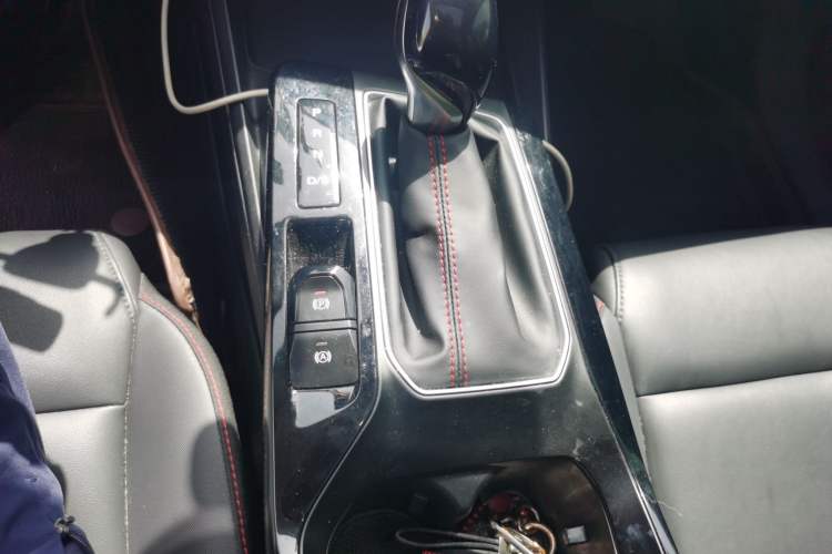 Used MG 5 2023 180 DVVT CVT Luxury Edition Gear Lever