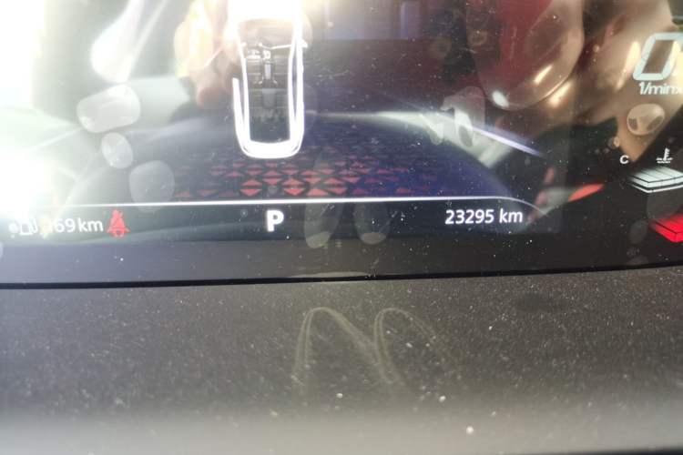 Used MG 5 2023 180 DVVT CVT Luxury Edition Odometer Close Up