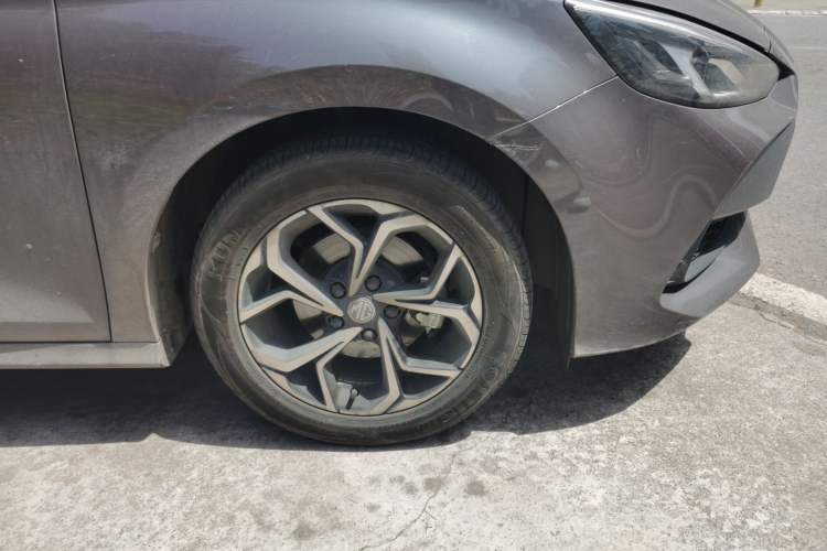 Used MG 5 2023 180 DVVT CVT Luxury Edition Right Front Wheel Hub