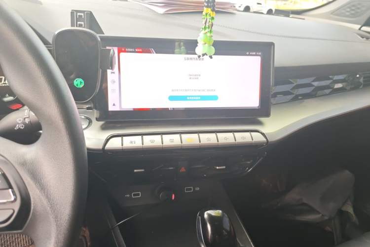 Used MG 5 2023 180 DVVT CVT Luxury Edition Audio And AC Panel