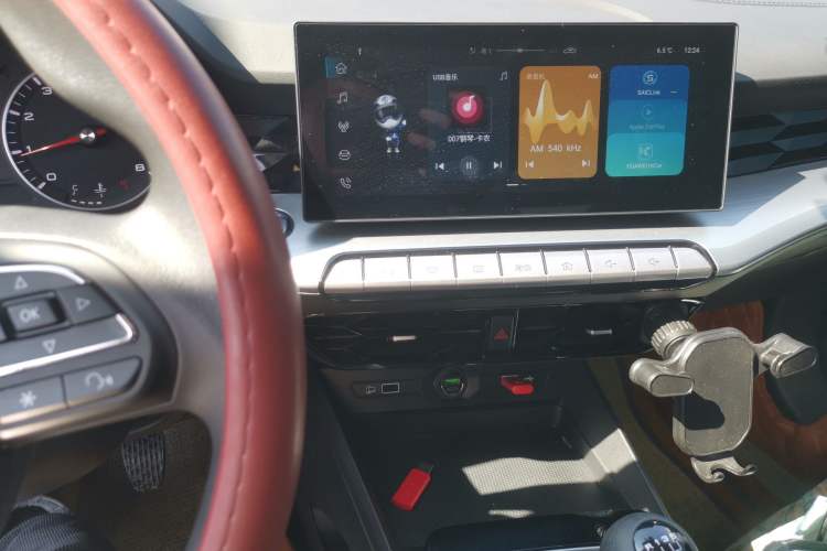Used MG 5 2023 180 DVVT Manual Fashion Edition Audio And AC Panel