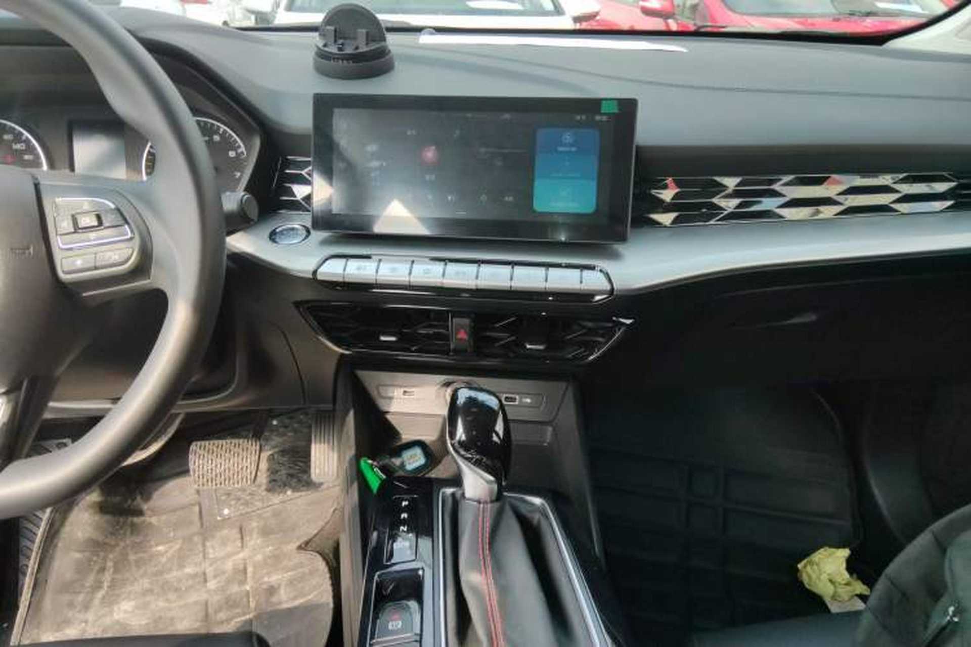 Used MG 5 2023 180 DVVT CVT Luxury Edition Audio And AC Panel