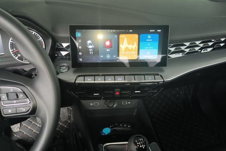 Used MG 5 2023 Facelift Model 180DVVT Manual Fashion Edition Center Console