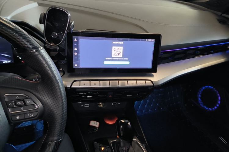 Used MG 5 2023 180 DVVT CVT Luxury Edition Center Console