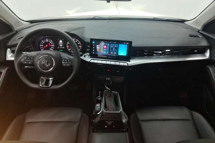 Used MG 5 2023 180 DVVT CVT Fashion Edition Center Console