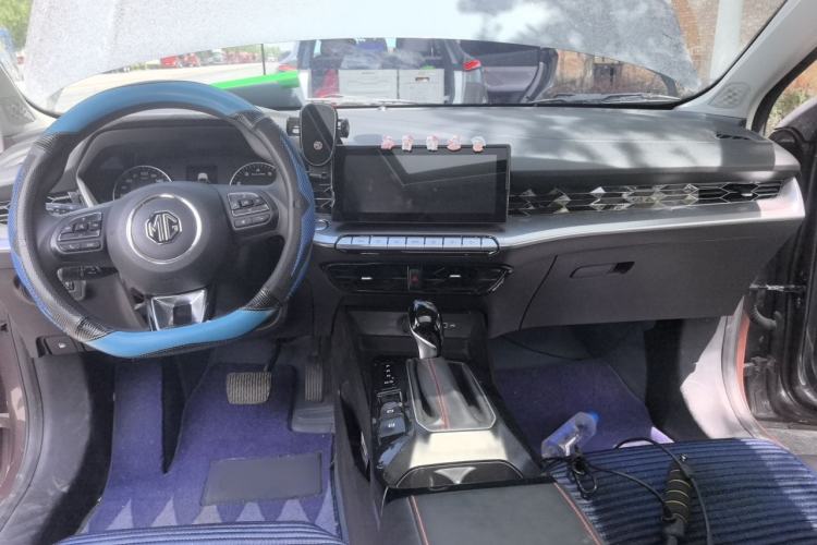 Used MG 5 2023 180 DVVT CVT Luxury Edition Center Console
