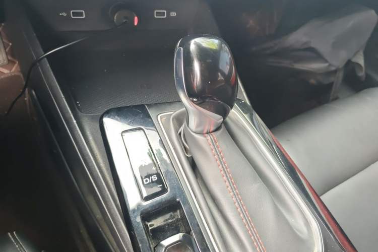 Used MG 5 2023 180 DVVT CVT Luxury Edition Gear Lever