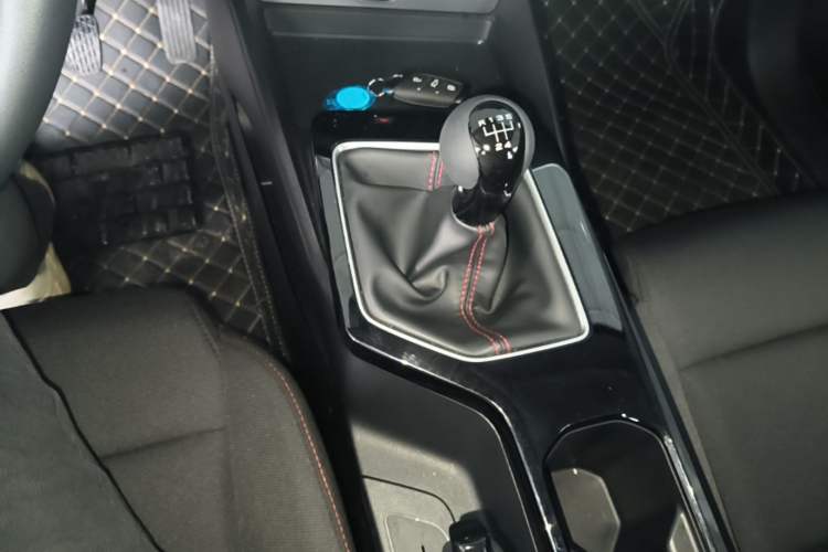 Used MG 5 2023 Facelift Model 180DVVT Manual Fashion Edition Gear Lever