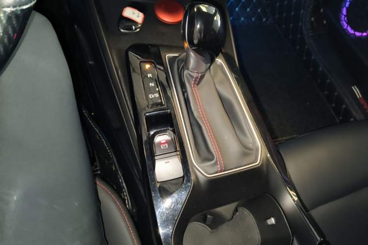 Used MG 5 2023 180 DVVT CVT Luxury Edition Gear Lever
