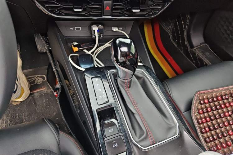 Used MG 5 2023 180 DVVT CVT Luxury Edition Gear Lever