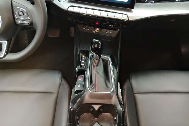 Used MG 5 2023 180 DVVT CVT Fashion Edition Gear Lever