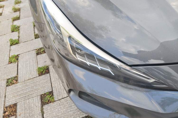 Used MG 5 2023 180 DVVT CVT Luxury Edition Right Front Headlight