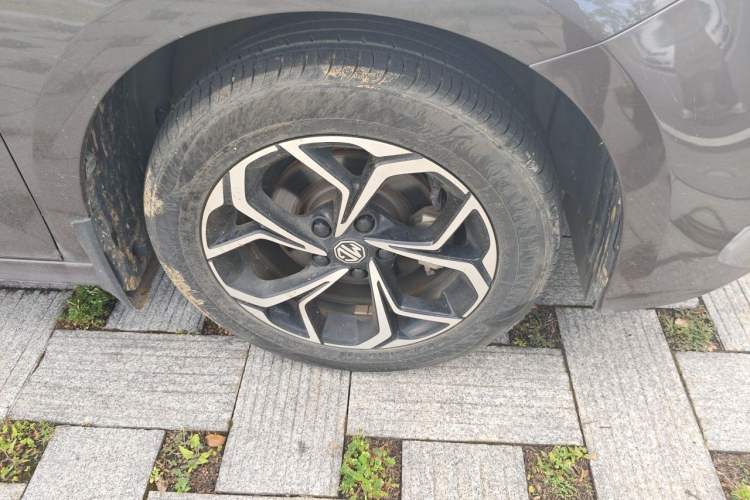 Used MG 5 2023 180 DVVT CVT Luxury Edition Right Front Wheel Hub