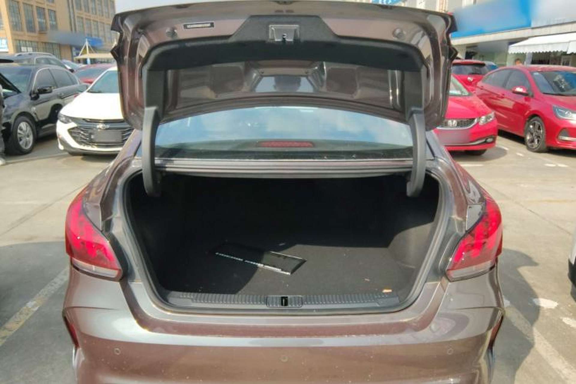 Used MG 5 2023 180 DVVT CVT Luxury Edition Trunk