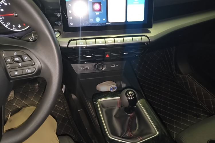 Used MG 5 2023 180 DVVT Manual Fashion Edition Audio And AC Panel