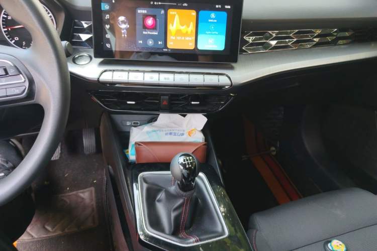 Used MG 5 2023 180 DVVT Manual Fashion Edition Audio And AC Panel