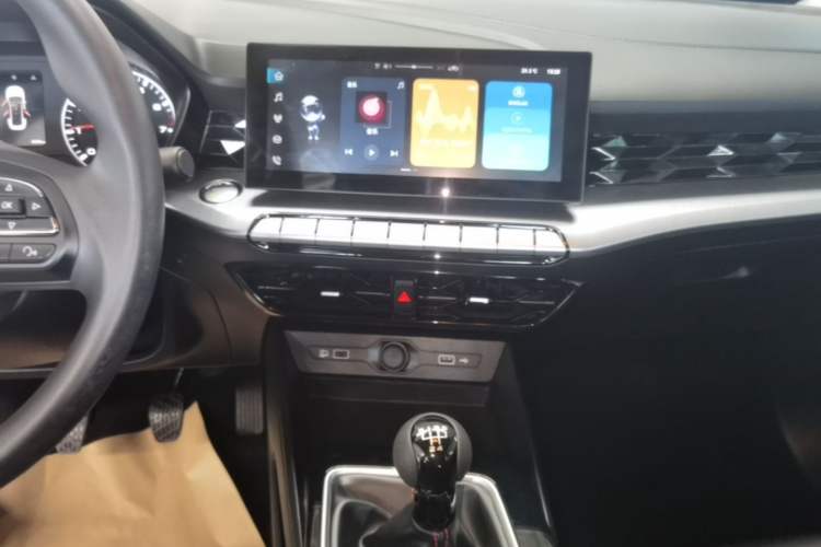 Used MG 5 2023 180 DVVT Manual Fashion Edition Audio And AC Panel