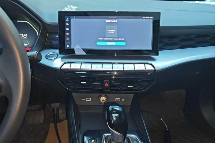 Used MG 5 2023 180 DVVT CVT Luxury Edition Audio And AC Panel