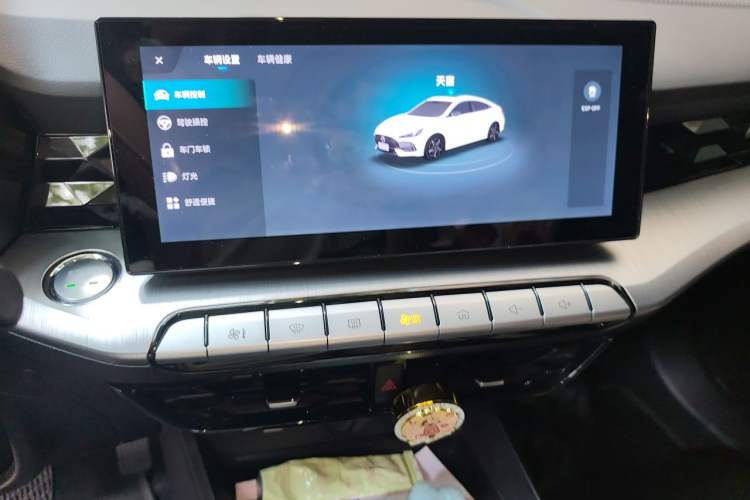 Used MG 5 2023 180 DVVT CVT Luxury Edition Audio And AC Panel