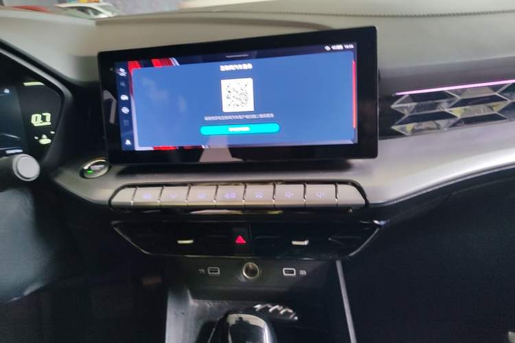 Used MG 5 2023 180 DVVT CVT Luxury Edition Audio And AC Panel