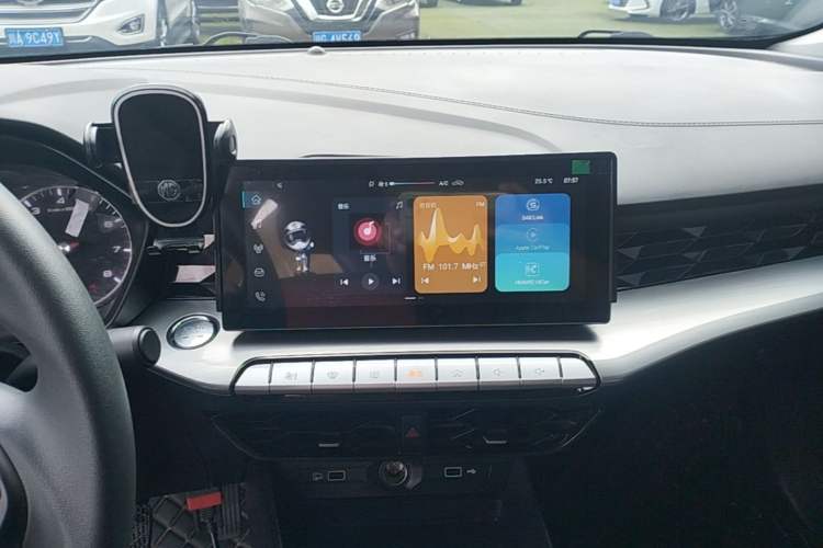 Used MG 5 2023 180 DVVT Manual Fashion Edition Audio And AC Panel